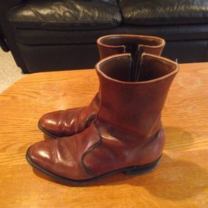 FRYE ZIPPER BOOTS SIZE 8